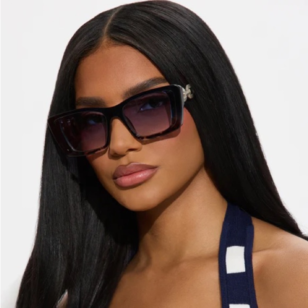 Stuck In The City Sunglasses NEW 🏷️